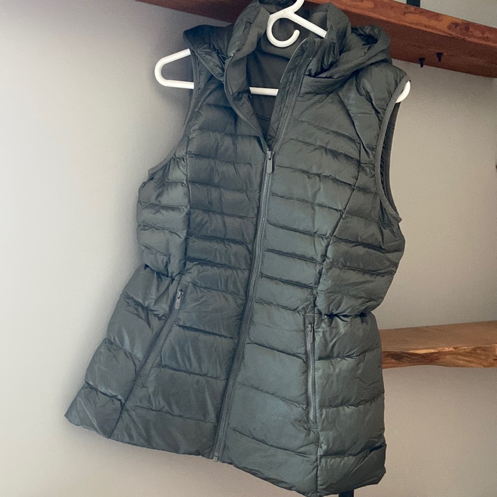 Lululemon vest, army green
